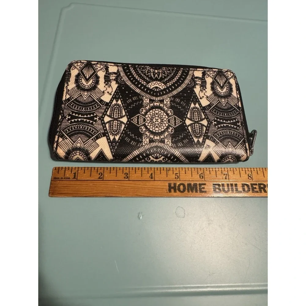 Sakroots‎ Women's Black And White Mandala Zip Around Wallet - Picture 8 of 10